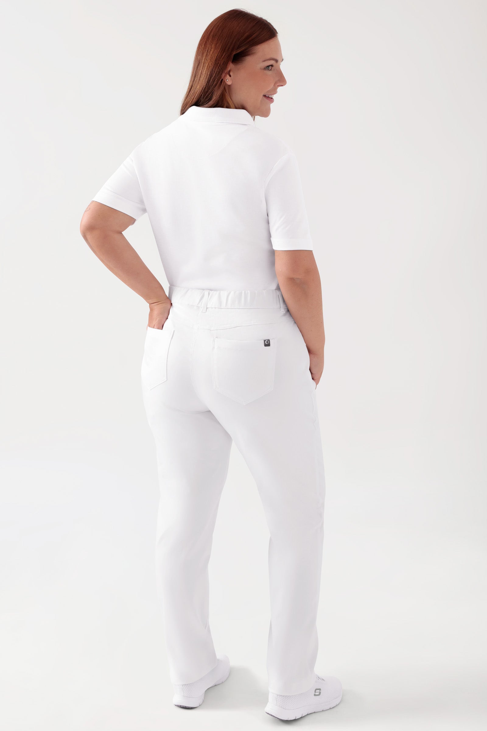 COMFY FLEX 5-Pocket Hose Damen - gerades Bein weiß, Rückansicht Das Model ist 173 cm groß und trägt Größe 46