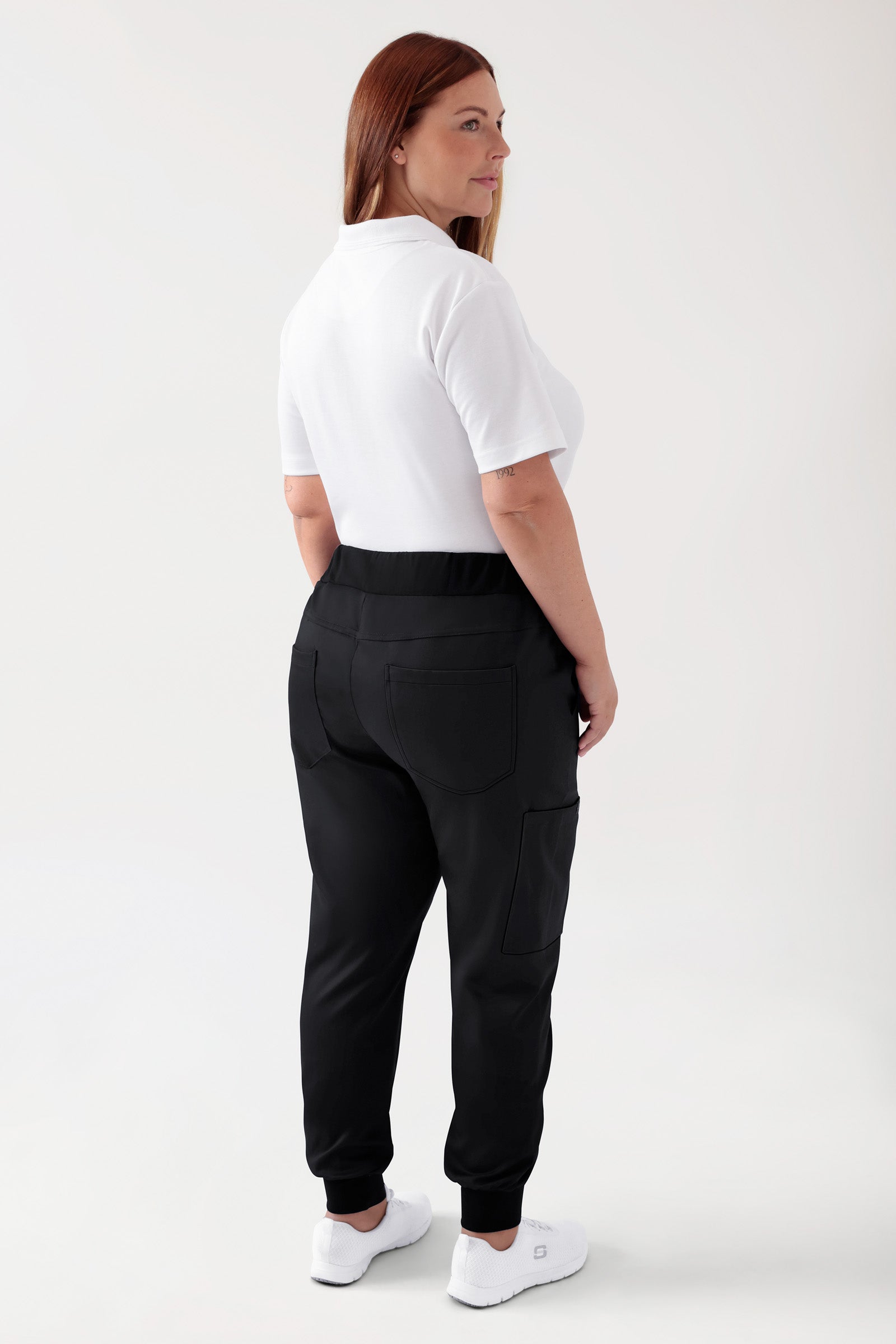 COMFY FLEX Hose Damen - Jogpants schwarz, Rückansicht Das Model ist 173 cm groß und trägt Größe XL