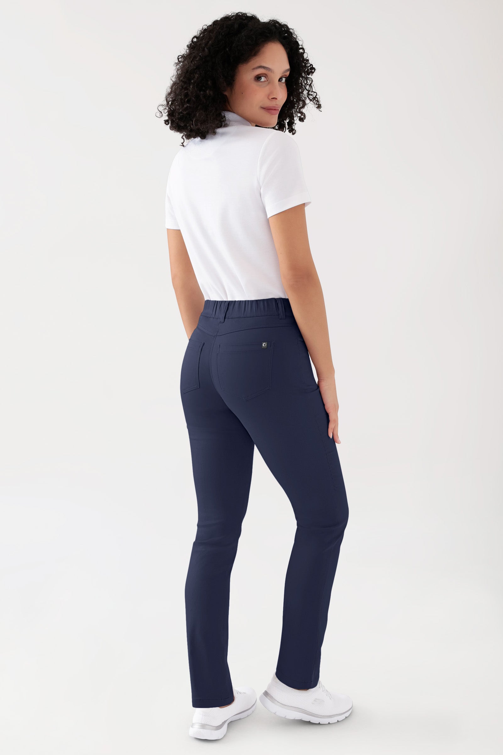 COMFY FLEX 5-Pocket Hose Damen - gerades Bein navy, Rückansicht Das Model ist 176 cm groß und trägt Größe 36