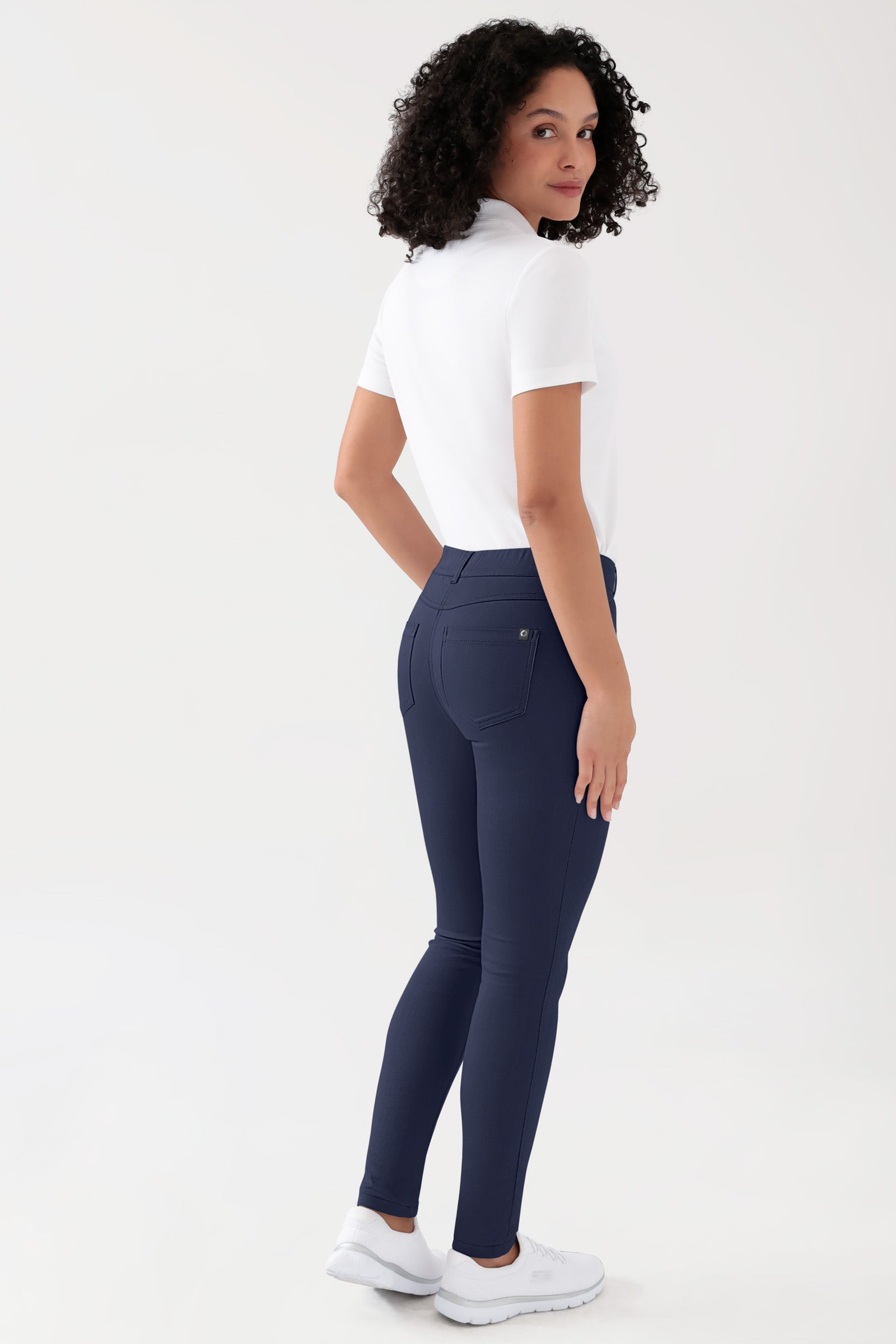 COMFY FLEX 5-Pocket Hose Damen - schlankes Bein navy, Rückansicht Das Model ist 176 cm groß und trägt Größe 36