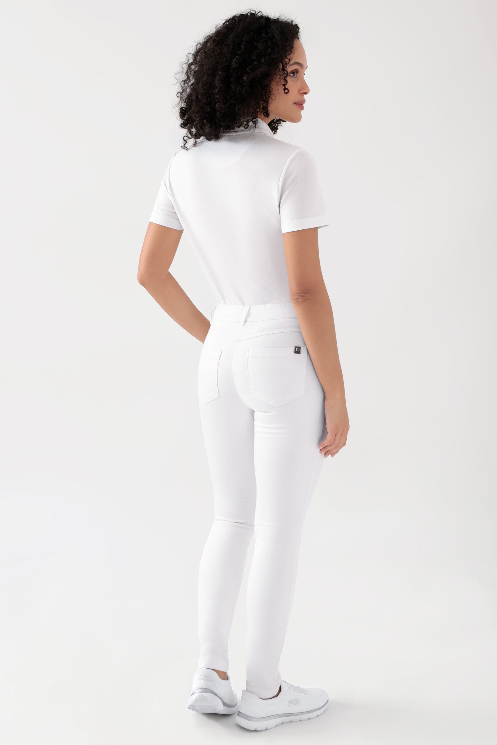 COMFY FLEX 5-Pocket Hose Damen - schlankes Bein weiß, Rückansicht Das Model ist 176 cm groß und trägt Größe 36