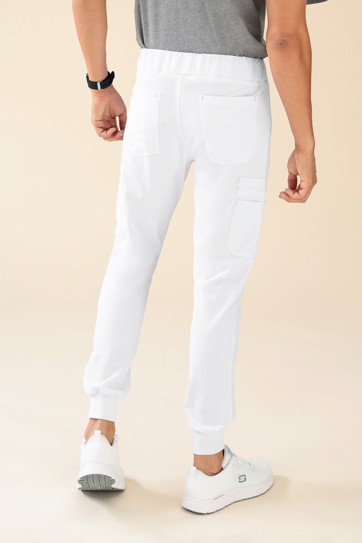 KAERE Hose Herren - Saumbündchen mit Beintaschen weiß, Rückansicht