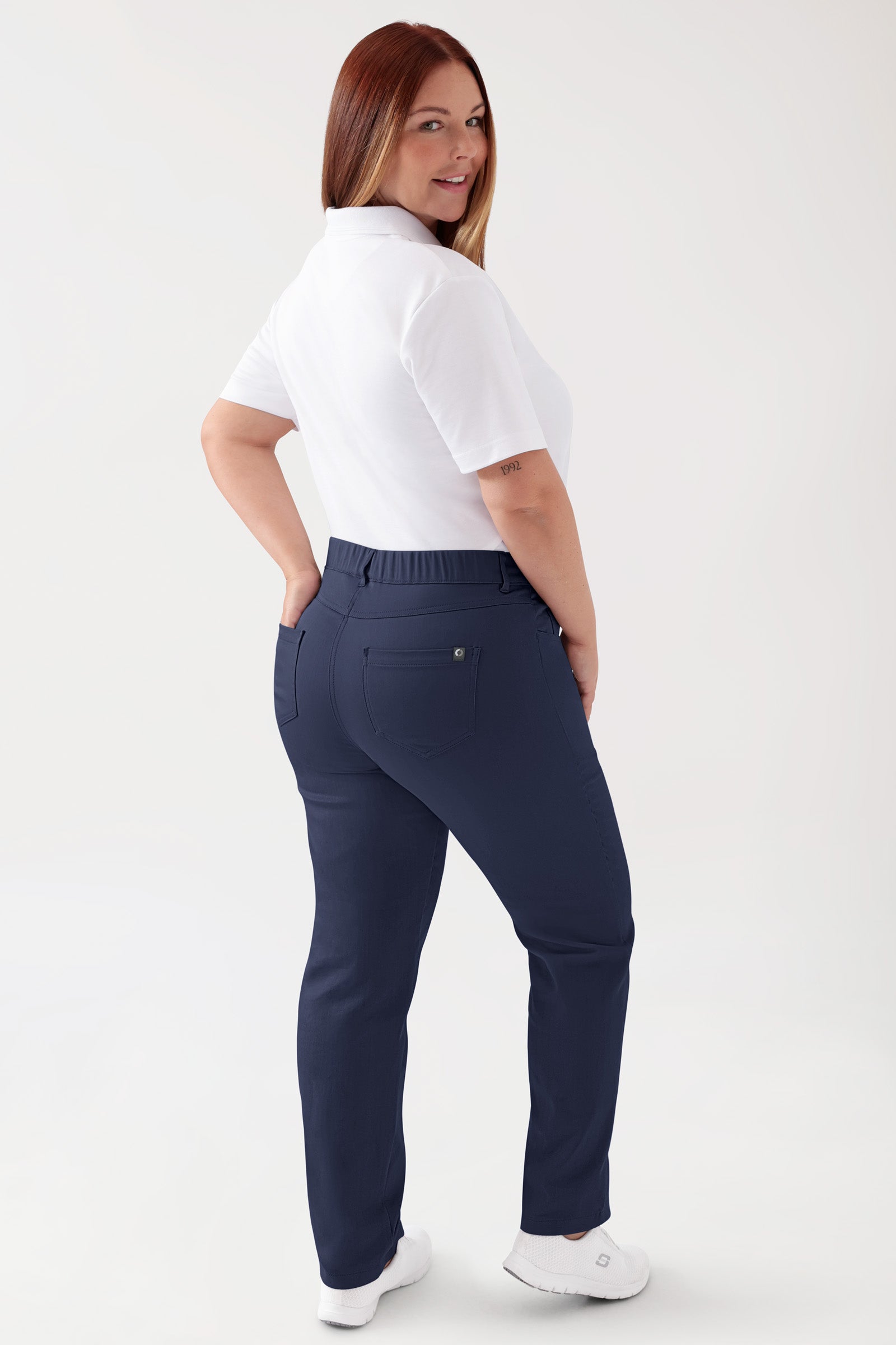 COMFY FLEX 5-Pocket Hose Damen - gerades Bein navy, Vorderansicht Das Model ist 173 cm groß und trägt Größe 46