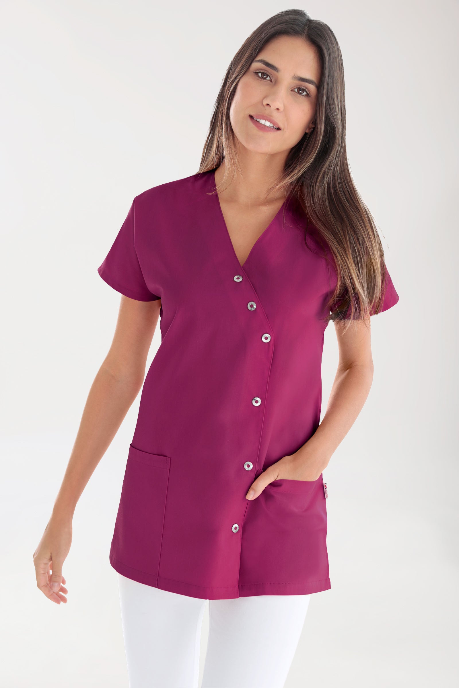 Beauty Kasack Damen - asymmetrische Druckknopfleiste berry, Vorderansicht