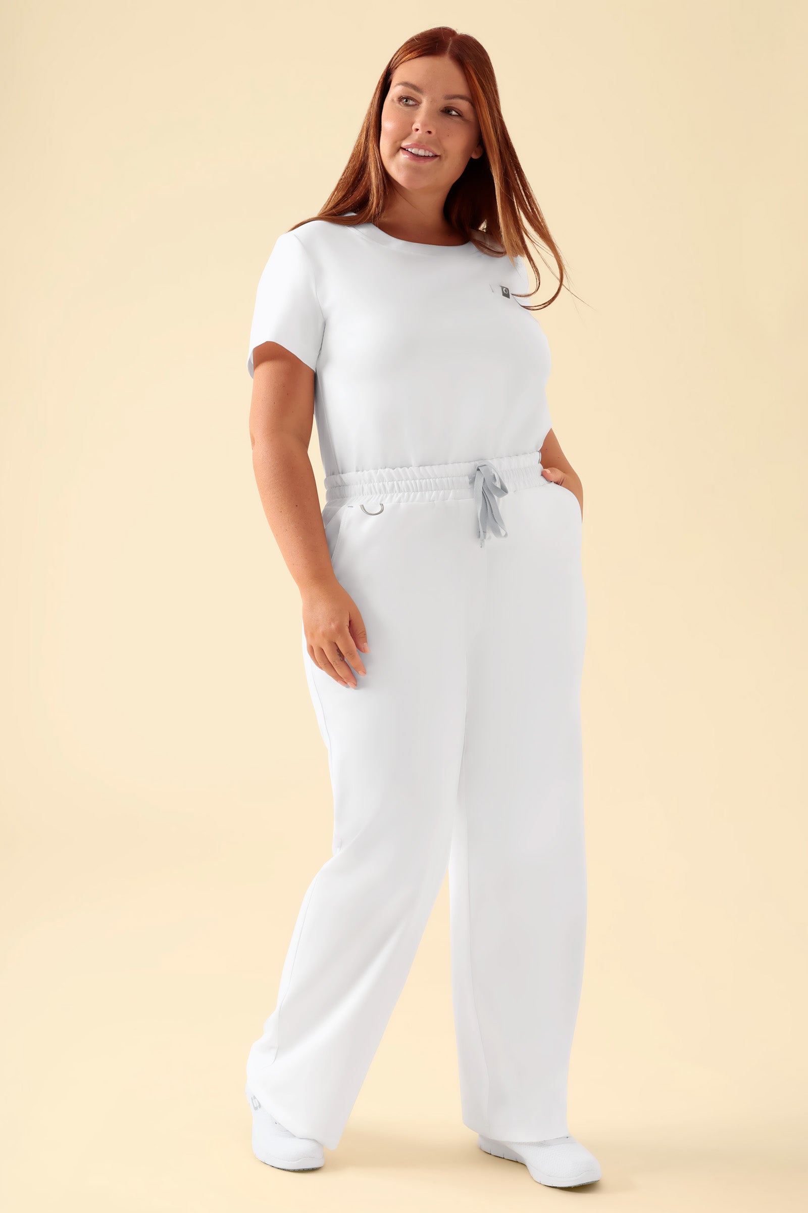 KAERE Hose Damen - weites Bein weiß, Vorderansicht Das Model ist 173 cm groß und trägt Größe XL