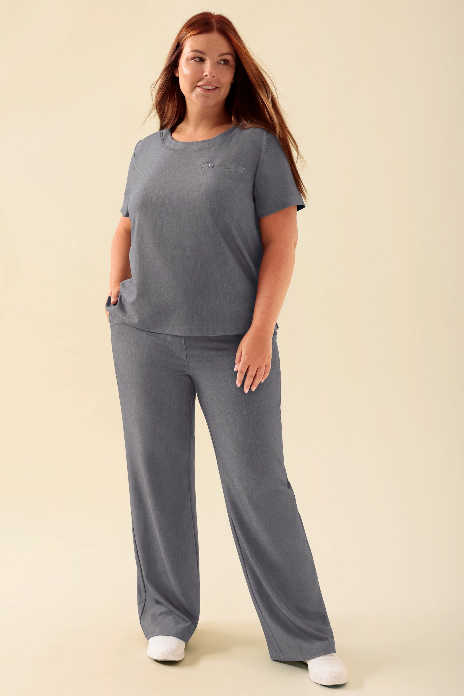 KAERE Shirt Damen - Rundhalsausschnitt grau melange, Vorderansicht Das Model ist 173 cm groß und trägt Größe XL