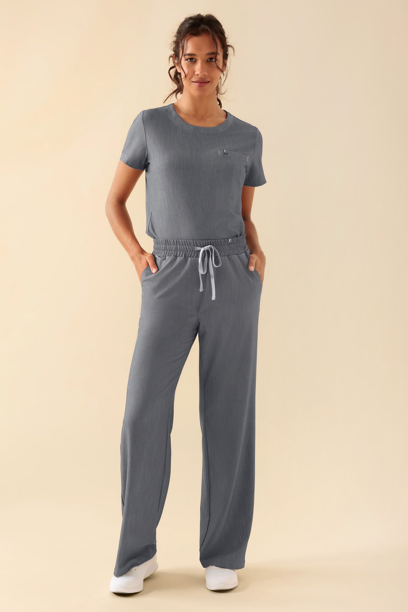 KAERE Hose Damen - weites Bein grau melange, Vorderansicht Das Model ist 176 cm groß und trägt Größe S