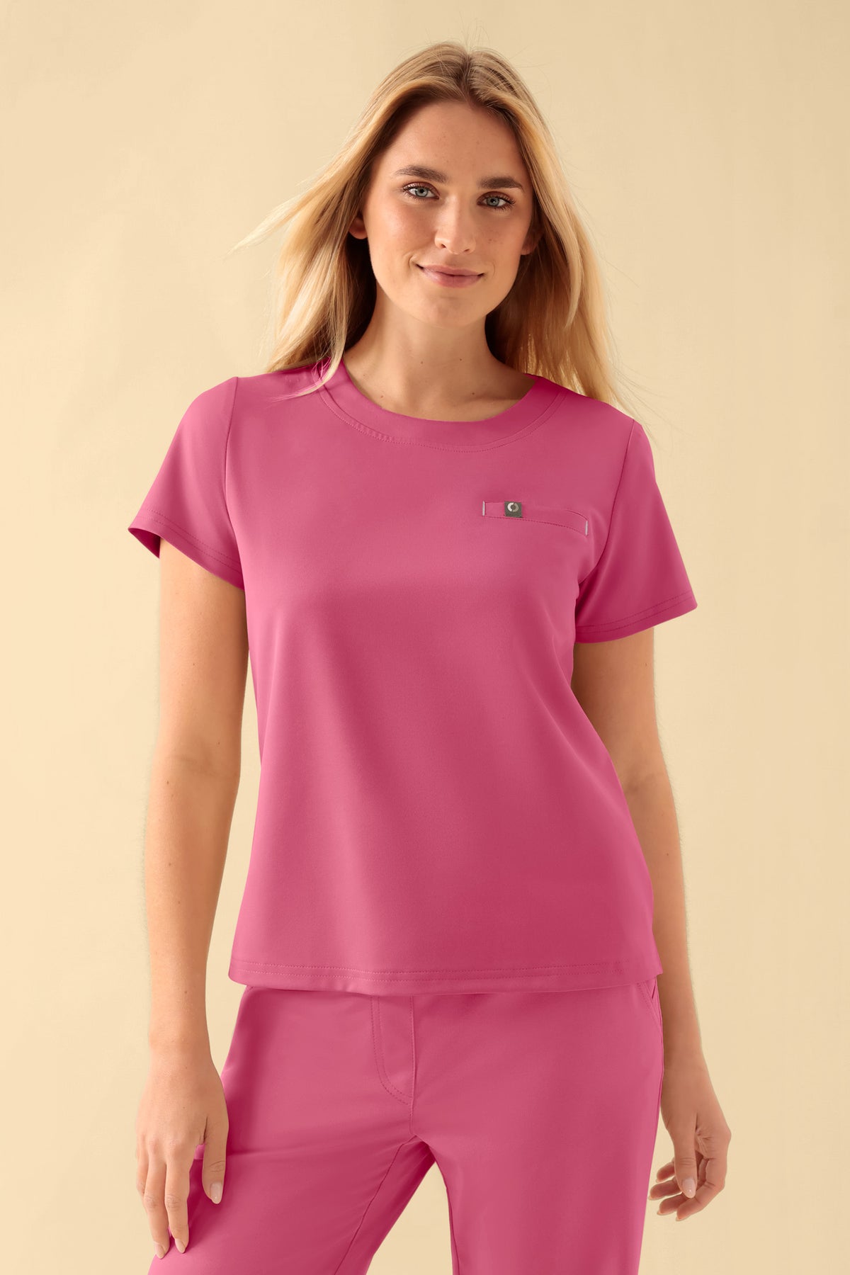 KAERE Shirt Damen - Rundhalsausschnitt rosenholz, Vorderansicht Das Model ist 177 cm groß und trägt Größe S