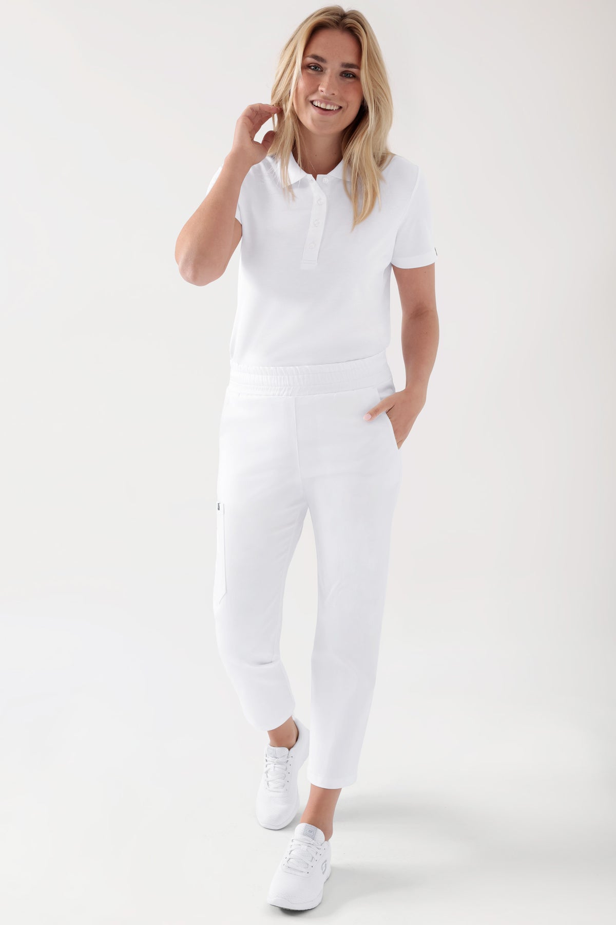 COMFY FLEX Stretch Hose Unisex - 7/8 Länge weiß, Vorderansicht Das Model ist 177 cm groß und trägt Größe S