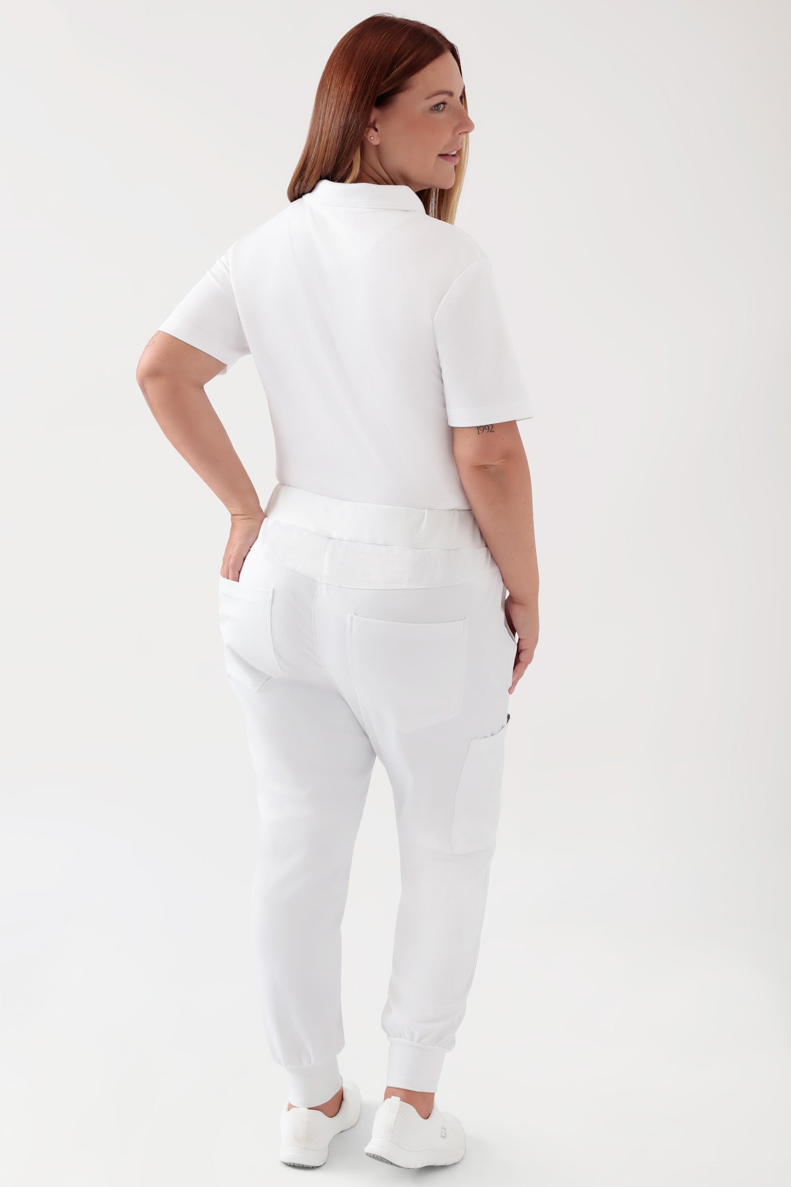 COMFY FLEX Hose Damen - Jogpants weiß, Rückansicht Das Model ist 173 cm groß und trägt Größe XL