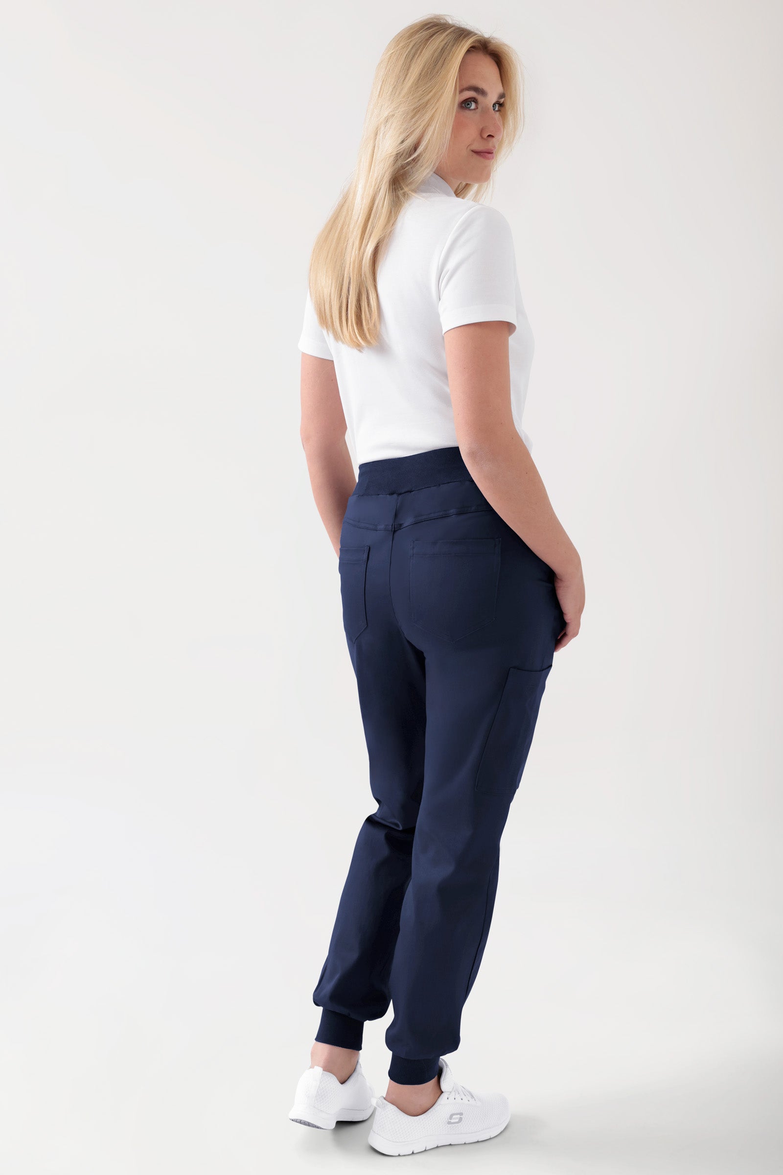 COMFY FLEX Hose Damen - Jogpants navy, Rückansicht Das Model ist 177 cm groß und trägt Größe S