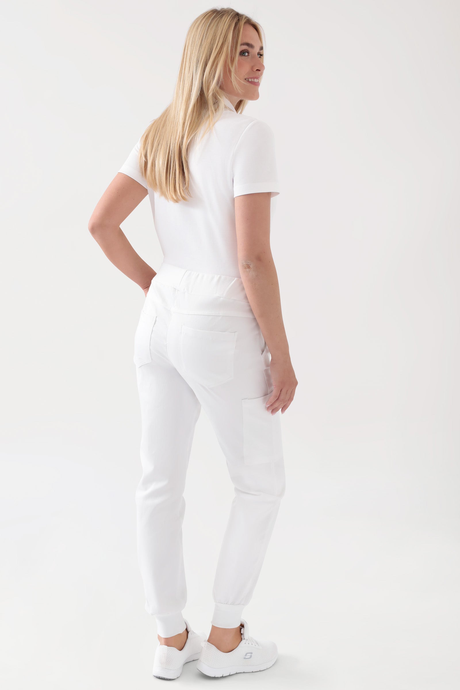 COMFY FLEX Hose Damen - Jogpants weiß, Rückansicht Das Model ist 177 cm groß und trägt Größe S