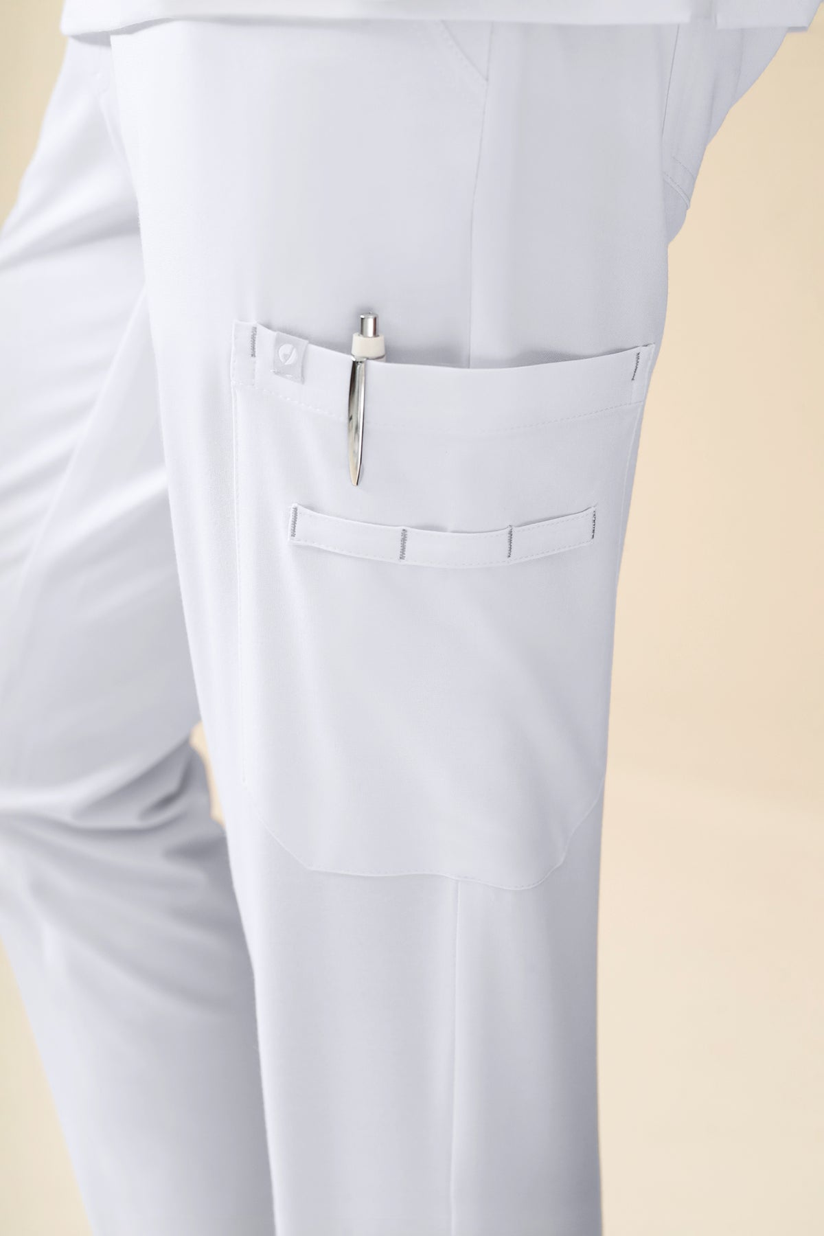 KAERE Hose Herren - Saumbündchen mit Beintaschen weiß